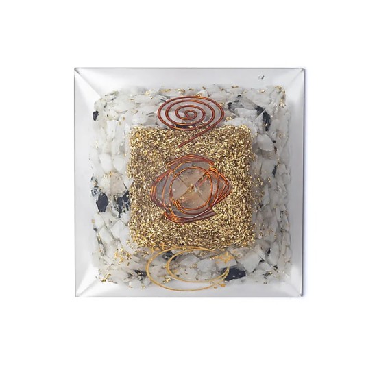 Orgonite Pyramide Maansteen met Maan symbool 7,5x7,5x5cm